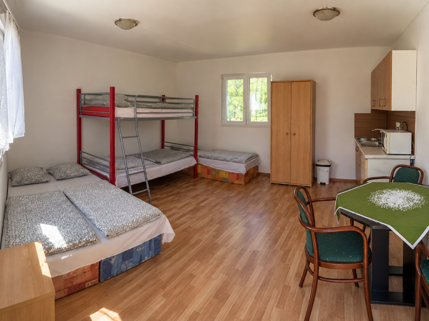 Facilities inside a Jelša cabin at Autocamp Rudava